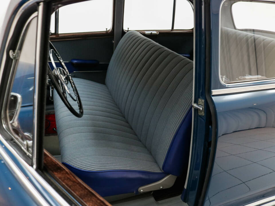 Afbeelding 6/18 van Mercedes-Benz 220 SE (1958)
