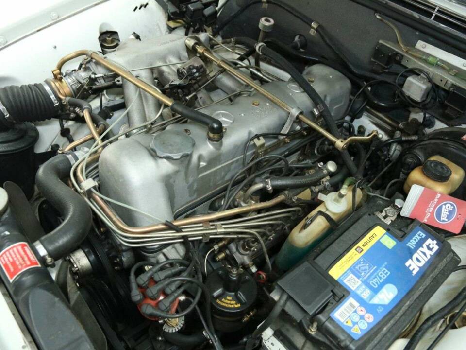 Image 23/30 of Mercedes-Benz 250 SE (1966)