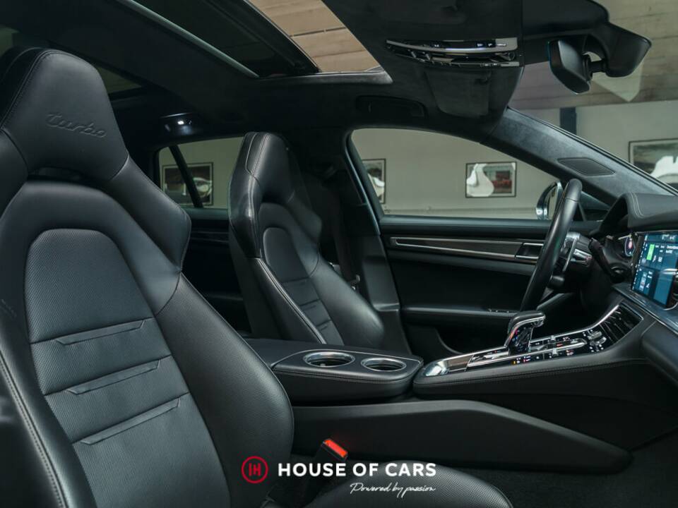Image 18/24 of Porsche Panamera Turbo (2018)