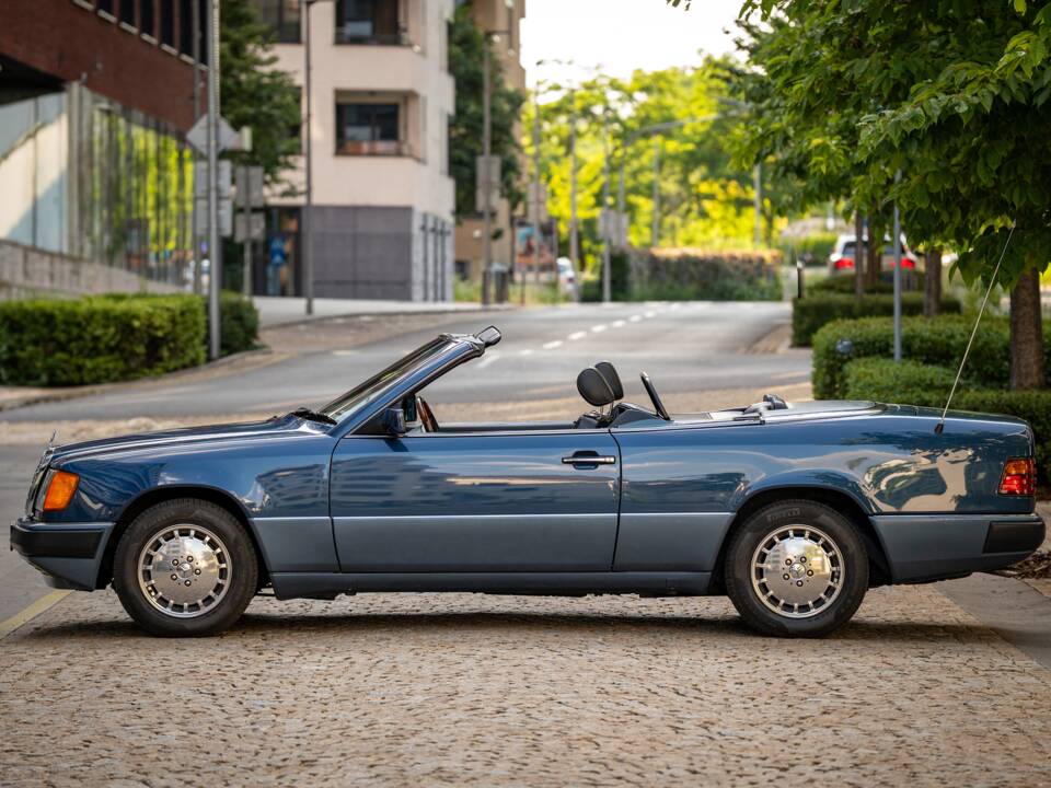 Obraz 27/50 pojazdu Mercedes-Benz 300 CE-24 (1992)
