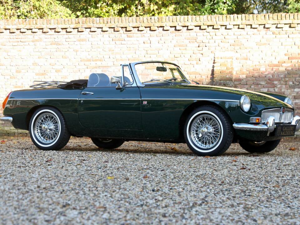 Image 44/50 of MG MGB (1974)