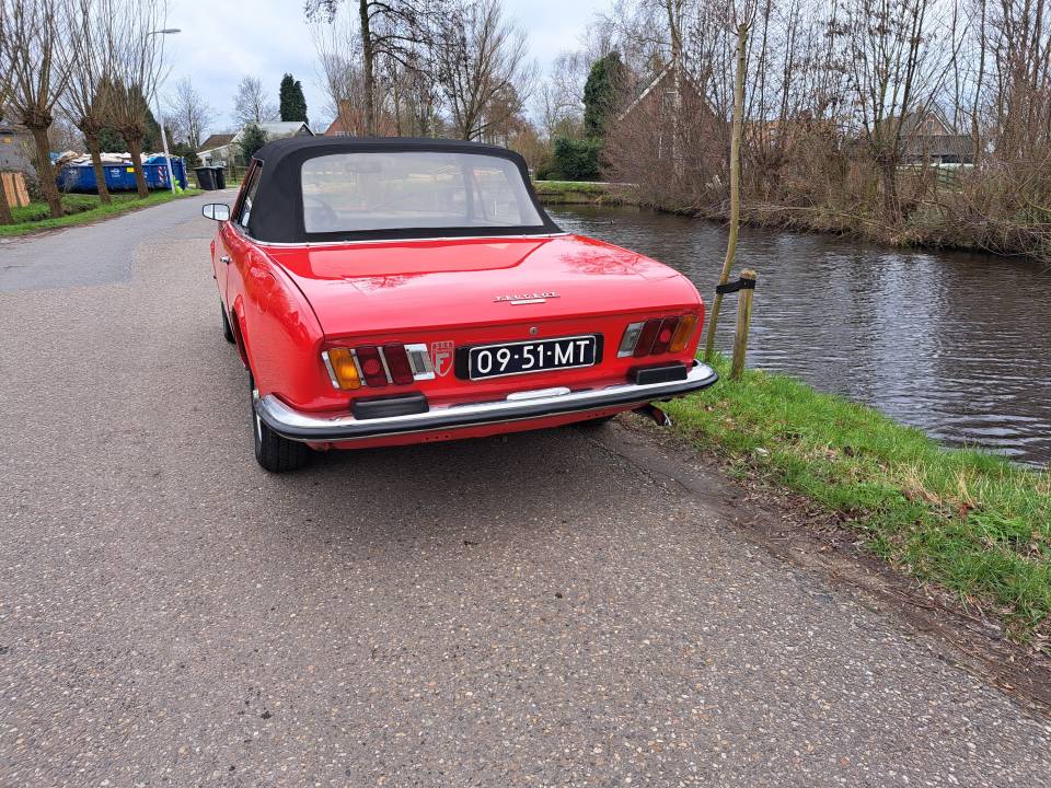 Image 3/14 of Peugeot 504 Convertible (1970)