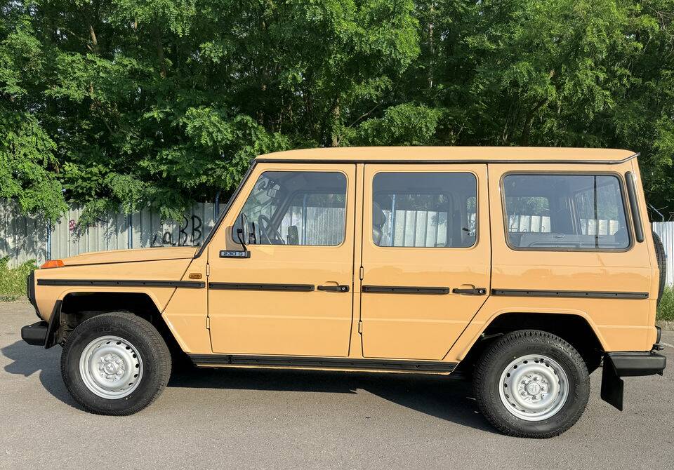 Image 4/8 de Mercedes-Benz 230 G (long) (1983)