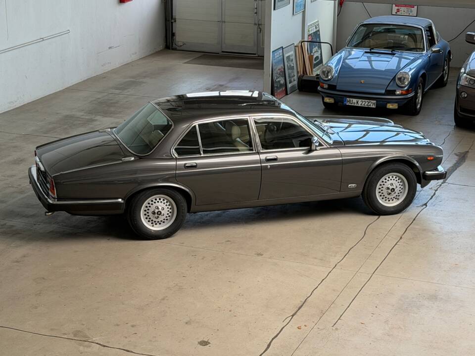 Bild 1/67 von Jaguar XJ 12 (1989)