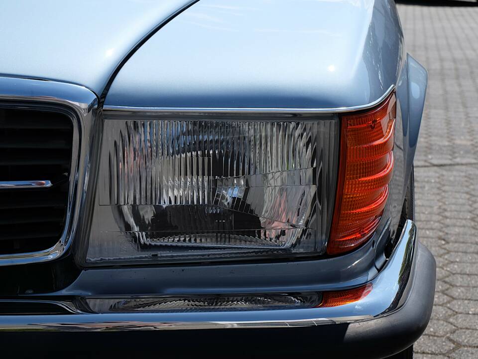 Image 22/57 of Mercedes-Benz 560 SL (1987)