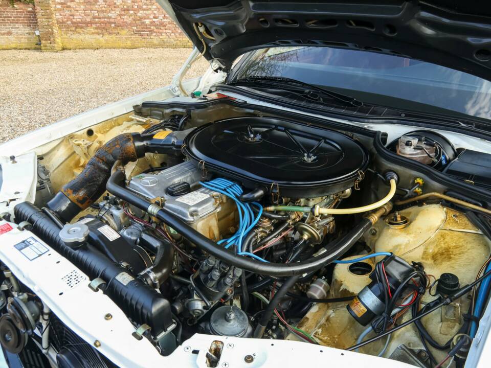 Image 15/50 de Mercedes-Benz 280 S (1988)