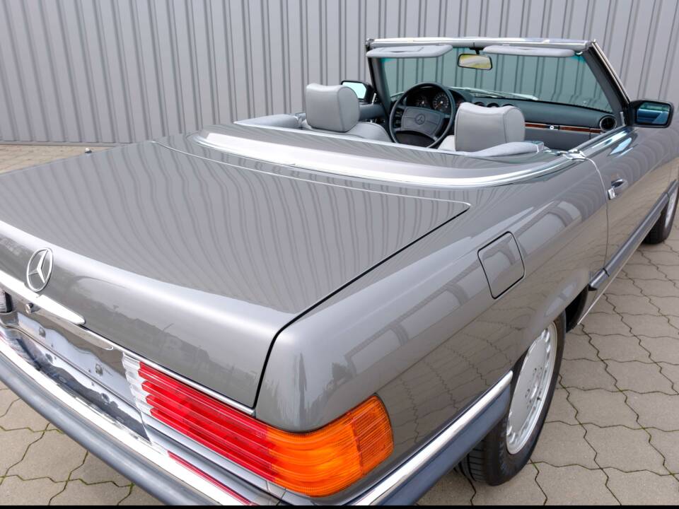 Image 86/96 of Mercedes-Benz 560 SL (1987)