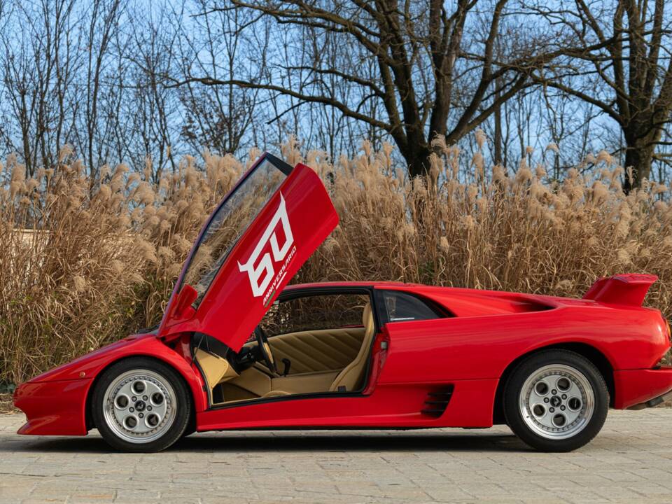 Immagine 8/50 di Lamborghini Diablo VT (1993)