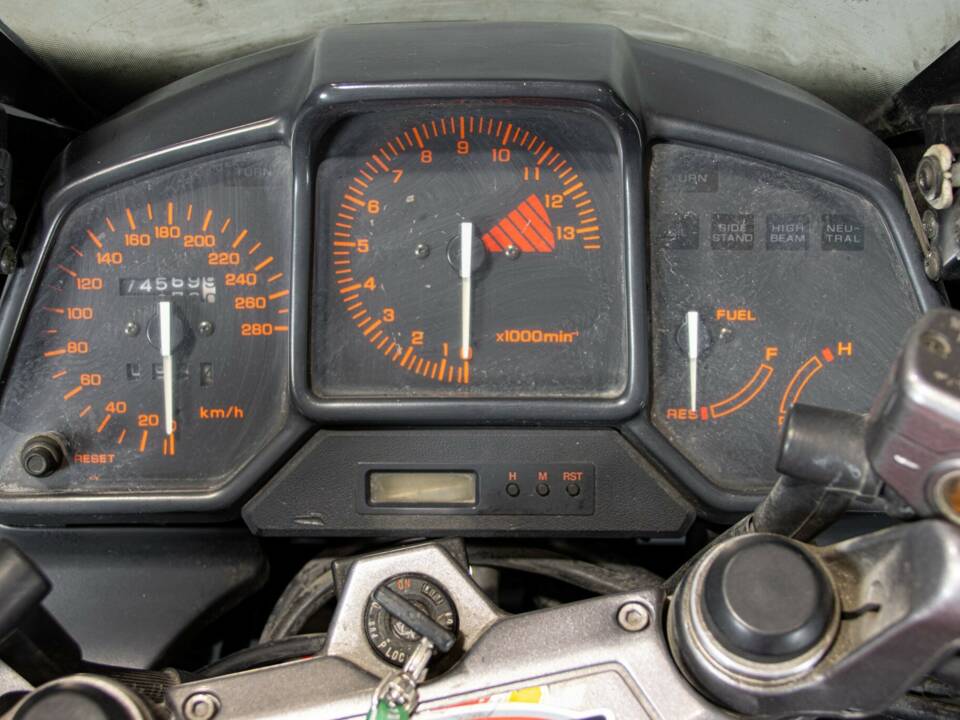 Bild 42/50 von Honda VFR 750R RC 30 (1988)