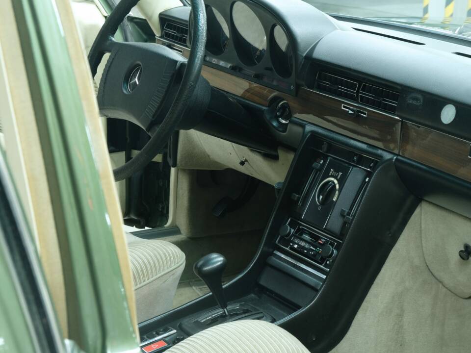 Image 39/50 de Mercedes-Benz 450 SEL 6,9 (1975)