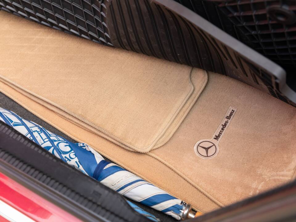 Bild 14/33 von Mercedes-Benz E 220 (1994)