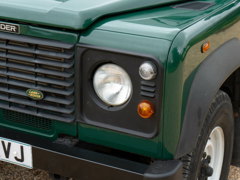 Bild 32/50 von Land Rover Defender 90 Td5 (2006)