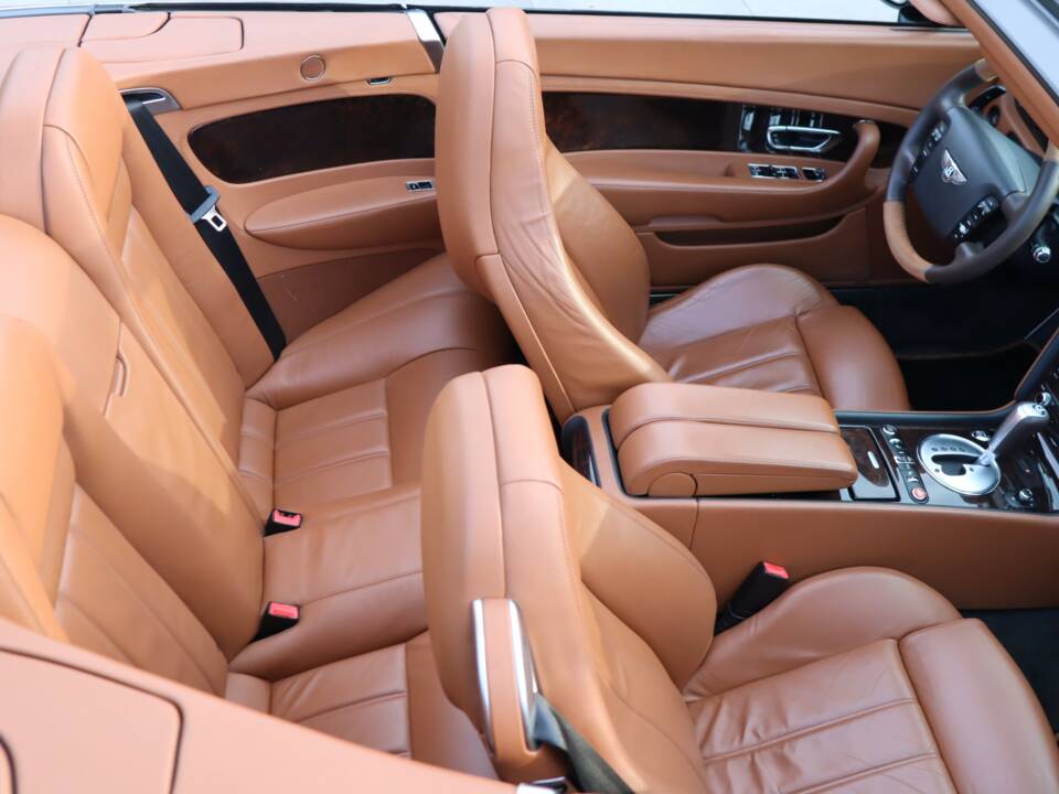 Bild 22/50 von Bentley Continental GTC (2007)