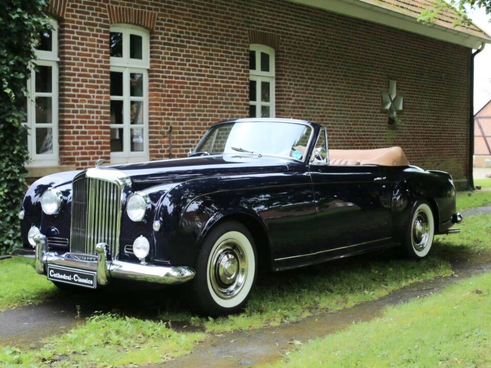 Imagen 21/47 de Bentley S1 DHC Park Ward (1956)