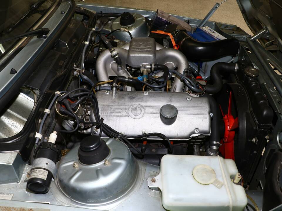 Immagine 8/22 di BMW 318i (1981)