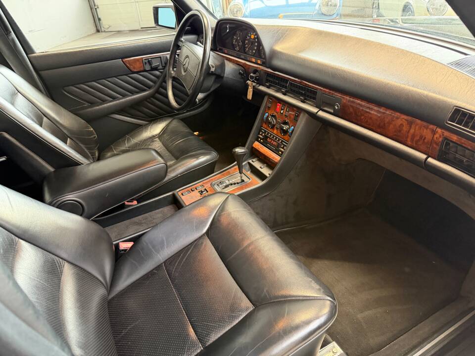 Bild 17/46 von Mercedes-Benz 300 SE (1990)