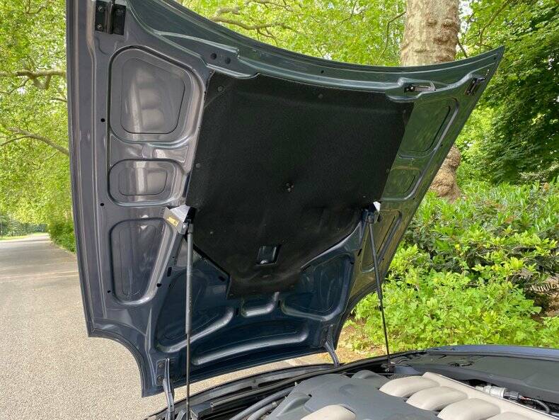 Image 28/50 of Aston Martin DB 7 Vantage Volante (2002)