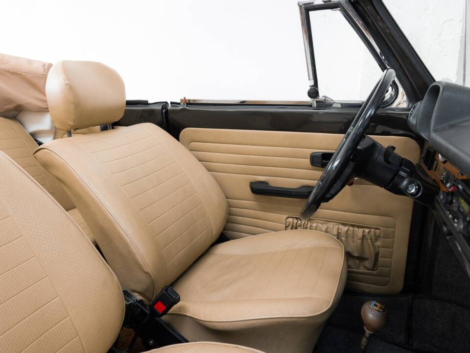 Bild 18/32 von Volkswagen Käfer 1303 LS (1978)