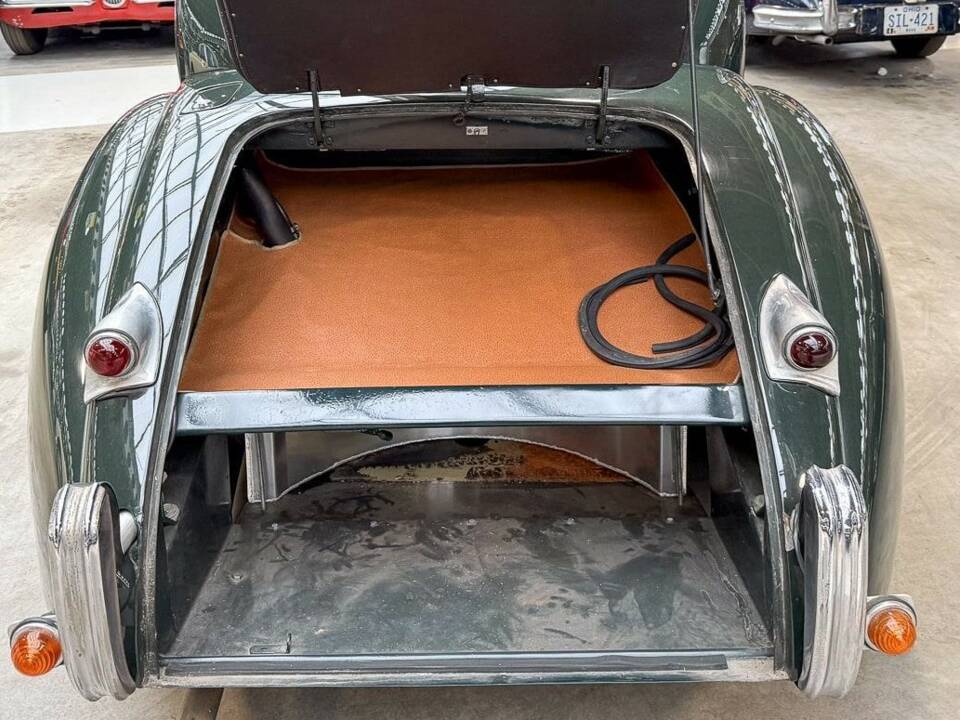 Image 18/28 of Jaguar XK 120 FHC (1953)