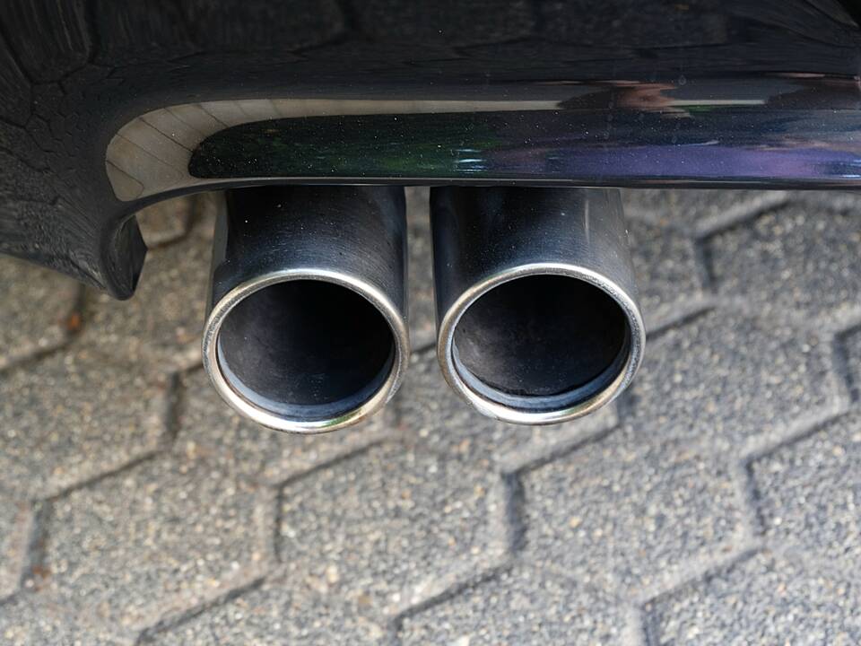 Image 18/51 of BMW M5 (2007)