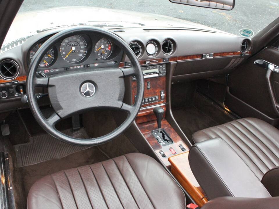 Image 13/29 of Mercedes-Benz 500 SL (1986)