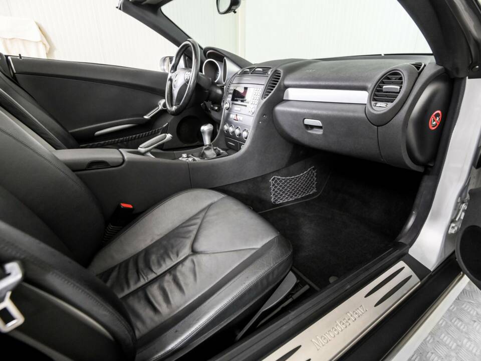 Image 33/50 of Mercedes-Benz SLK 200 Kompressor (2004)