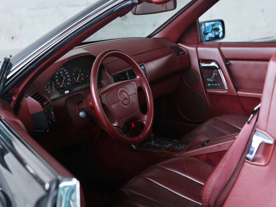 Image 13/37 of Mercedes-Benz SL 500 (1995)
