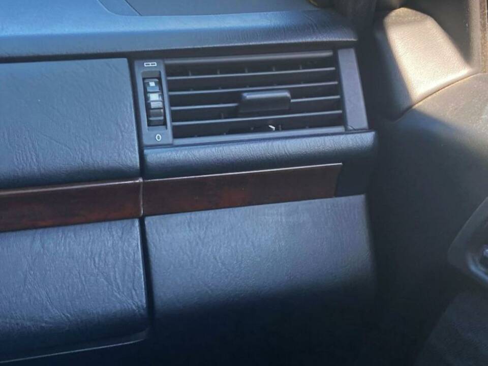 Bild 25/48 von Mercedes-Benz 200 E (1991)