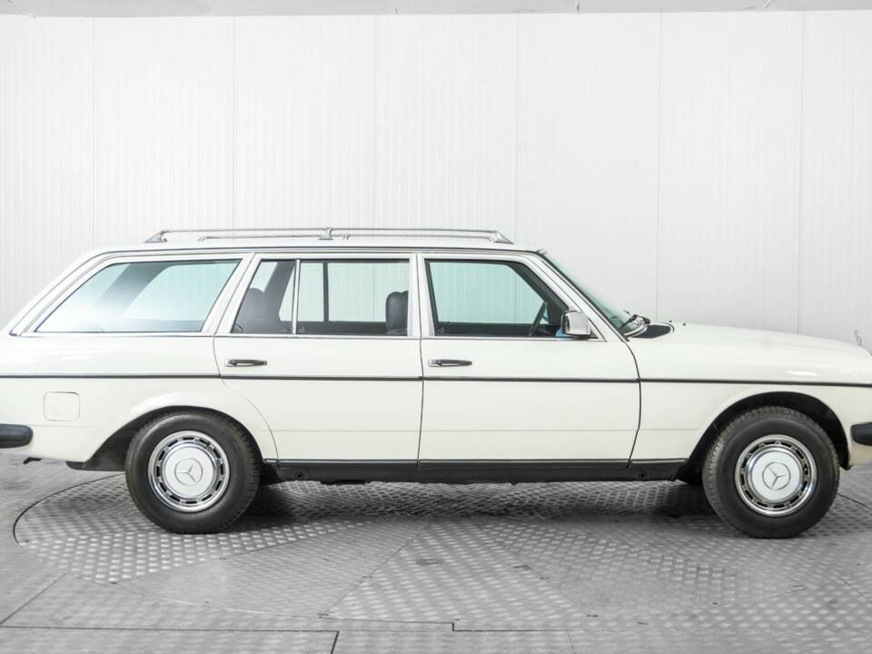 Image 10/50 of Mercedes-Benz 230 TE (1984)