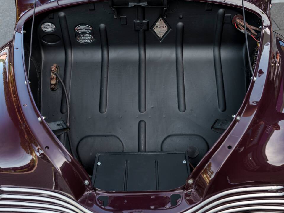 Immagine 33/33 di Renault 4 CV Décapotable (1951)