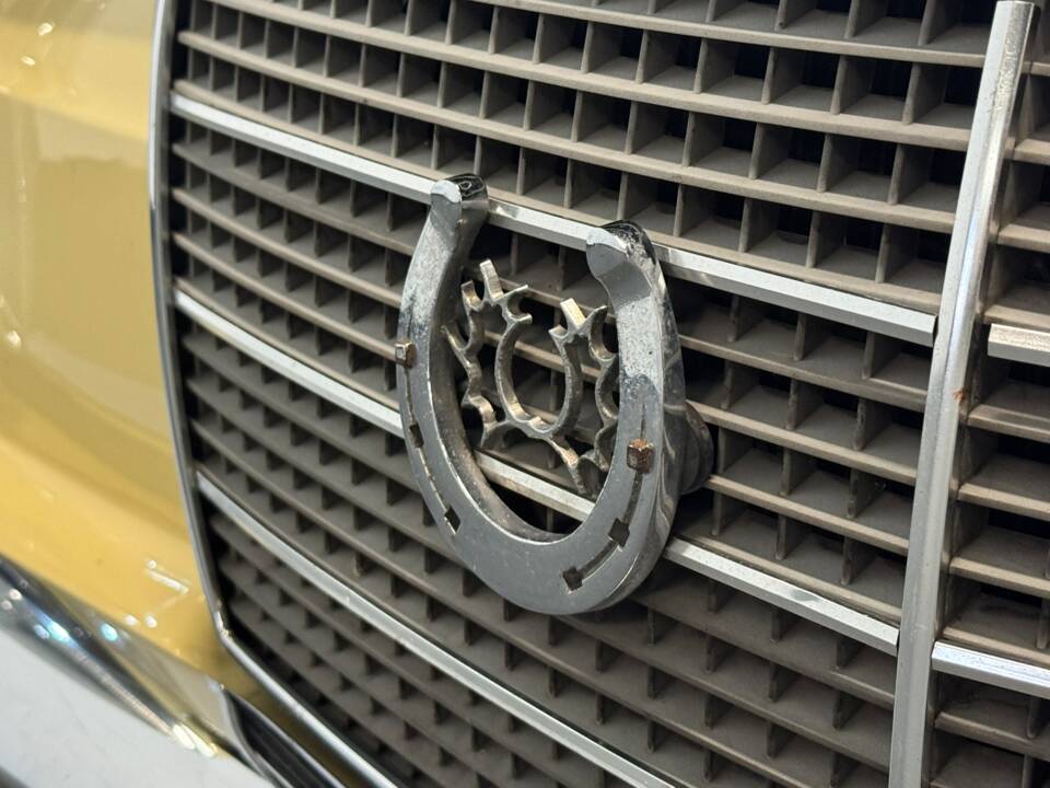 Immagine 27/35 di Mercedes-Benz 200 (1975)
