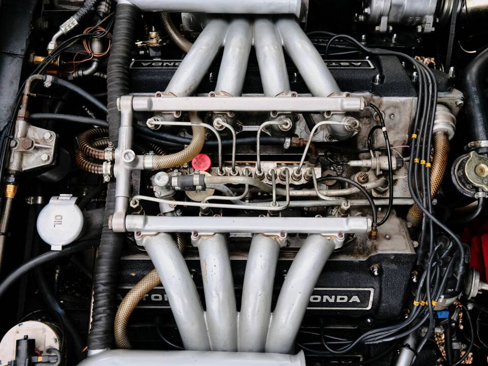Image 15/16 de Aston Martin DBS V8 (1970)