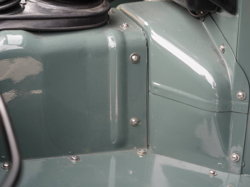 Bild 19/37 von Land Rover 90 (1987)