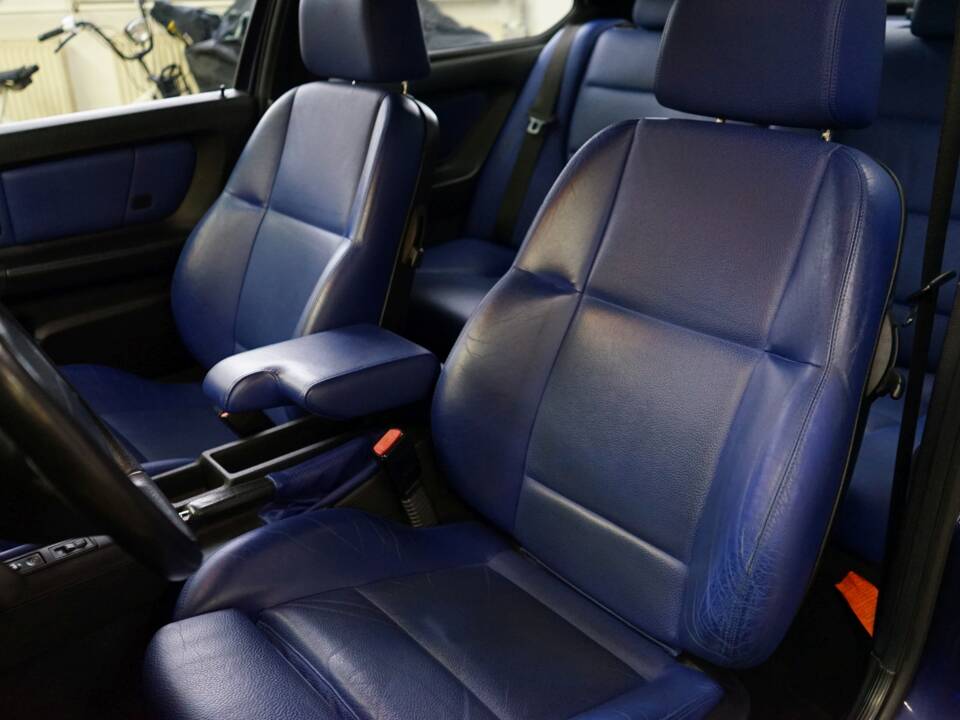 Image 25/33 of BMW 323ti Compact (1999)