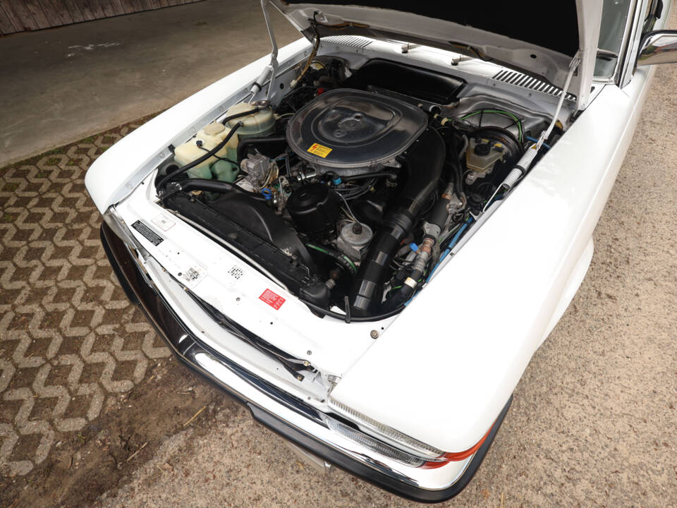 Image 16/85 of Mercedes-Benz 560 SL (1986)