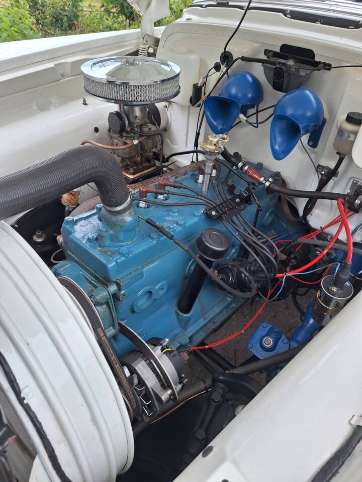 Image 16/17 of Pontiac Chieftain (1953)