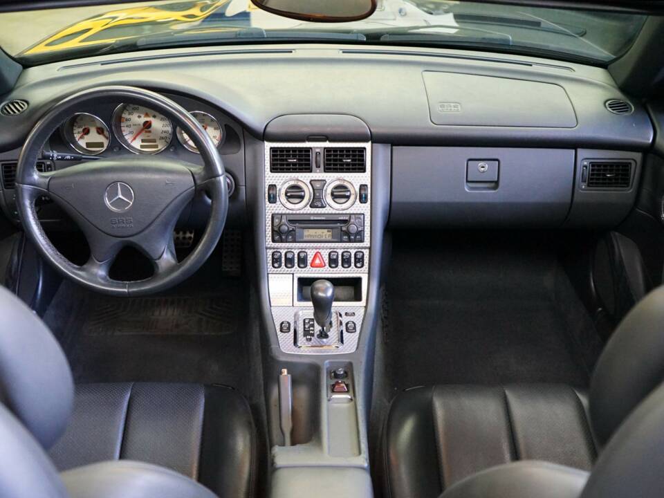 Image 13/33 de Mercedes-Benz SLK 320 (2000)