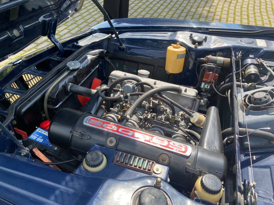 Image 37/79 of BMW 2000 CS (1969)