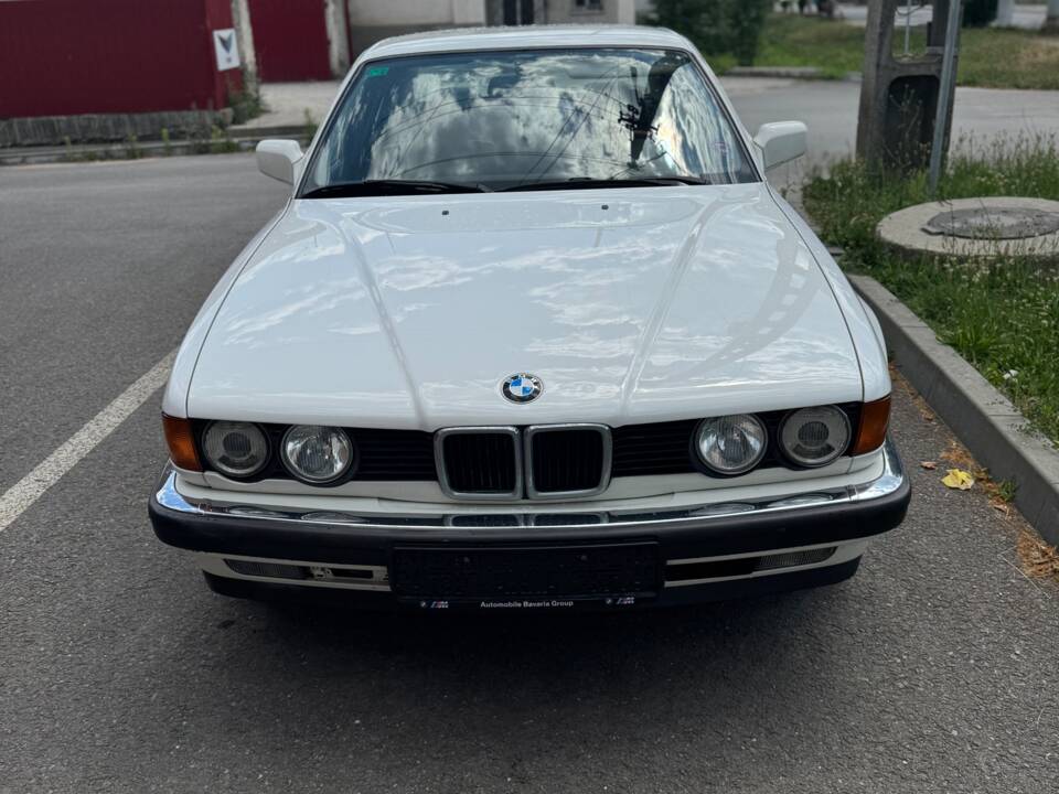 Image 1/37 of BMW 735i (1991)
