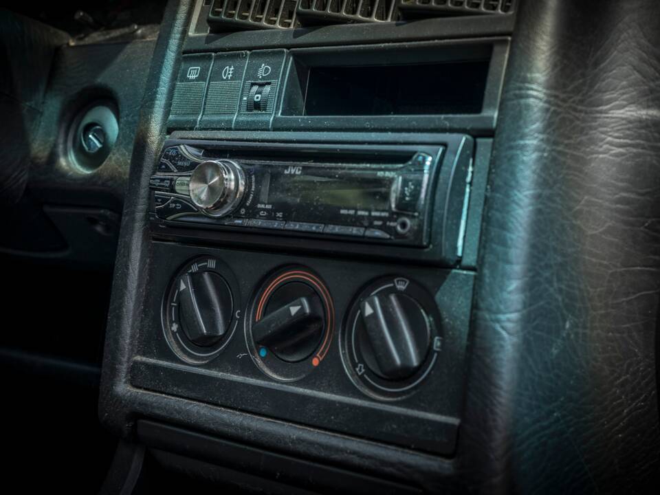 Image 16/18 of Audi 80 1.6 (1990)
