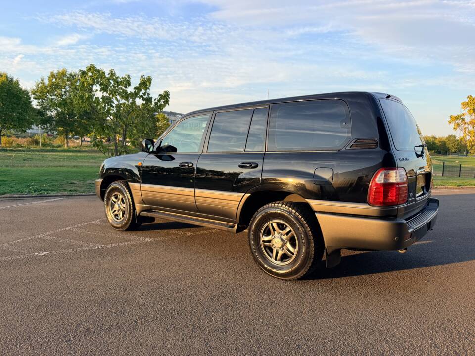 Image 7/32 of Lexus LX 470 (2003)