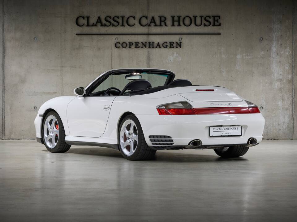 Imagen 33/98 de Porsche 911 Carrera 4S (2004)