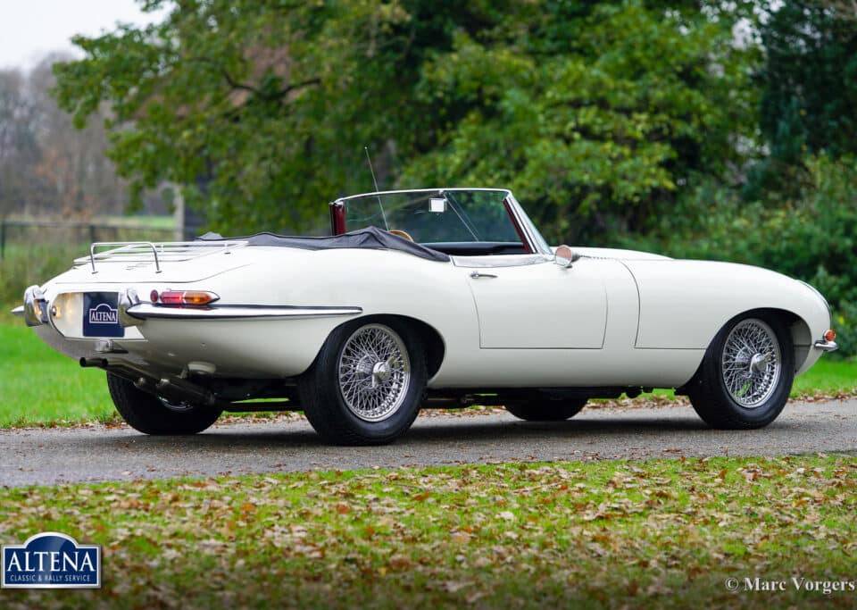 Image 13/45 of Jaguar Type E 4.2 (1966)