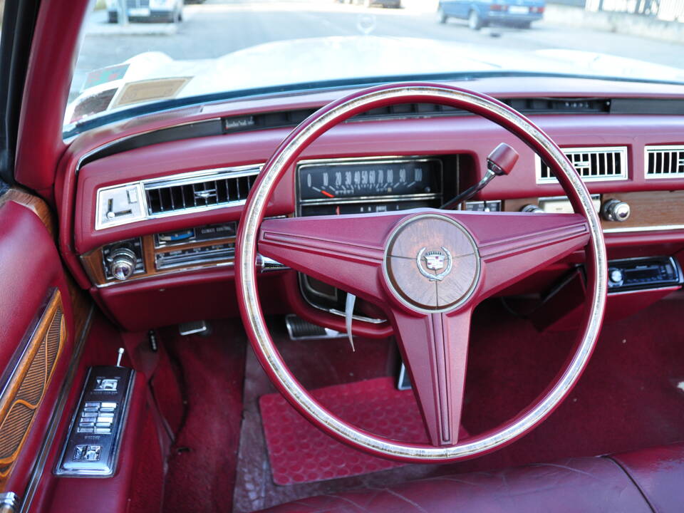 Image 33/75 of Cadillac Fleetwood Eldorado Convertible (1975)