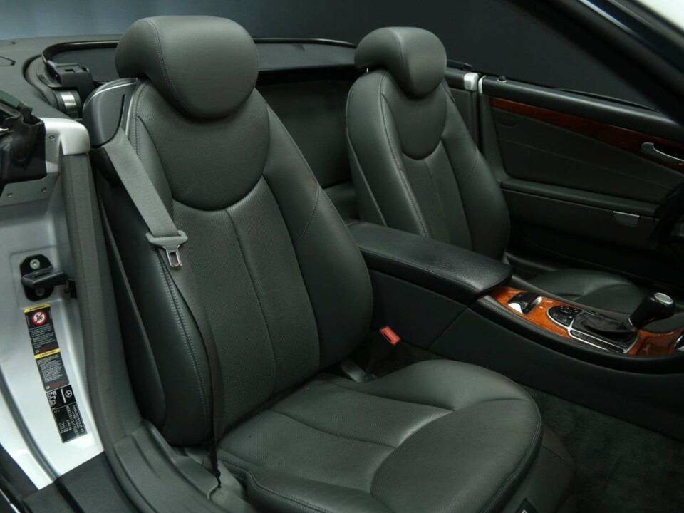 Immagine 22/30 di Mercedes-Benz SL 500 (2006)