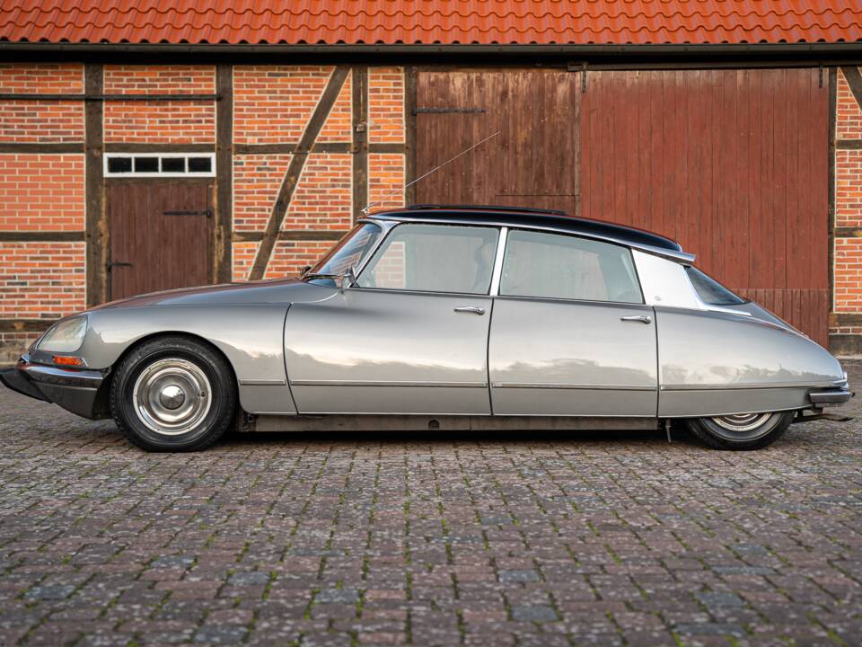 Image 11/44 of Citroën DS 21 (1968)