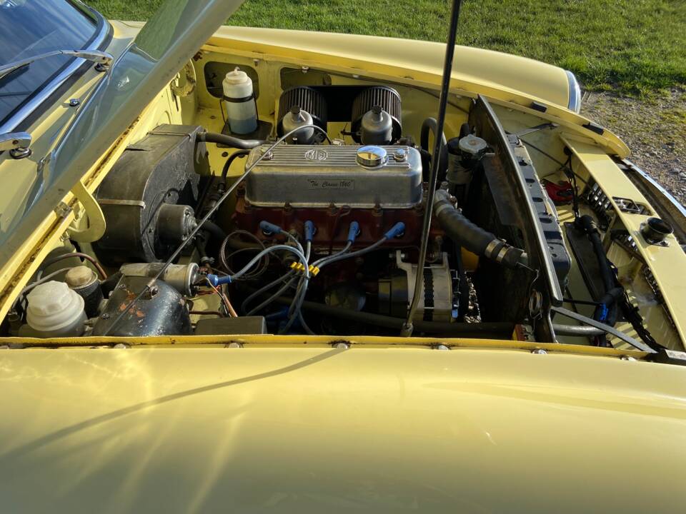 Image 9/20 of MG MGB GT (1967)