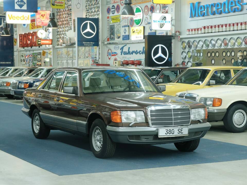Bild 12/50 von Mercedes-Benz 380 SE (1984)