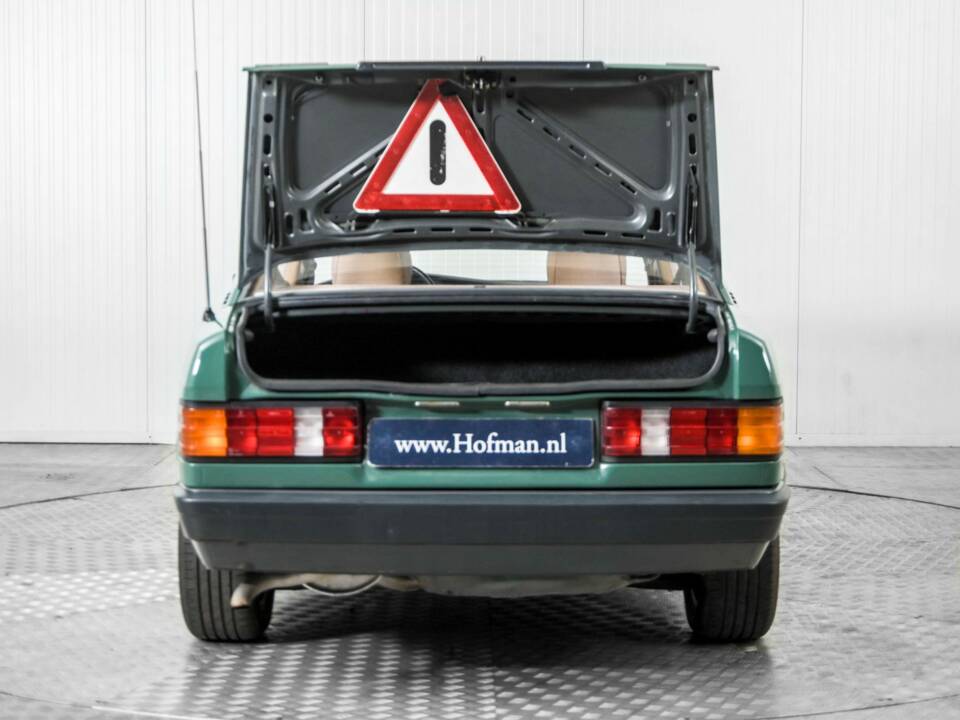 Obraz 39/50 pojazdu Mercedes-Benz 190 D 2.5 (1986)