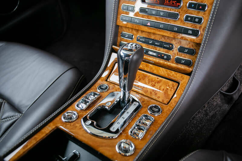 Bild 42/50 von Bentley Arnage T (2009)